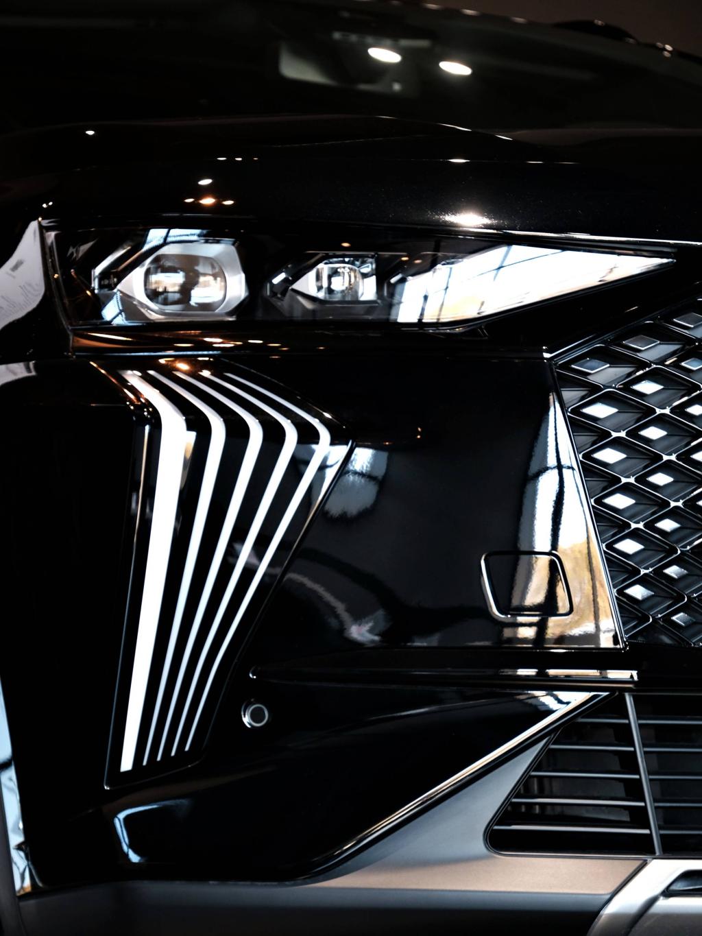 静粛かつ力強い走りを実現する プラグインハイブリッドAWD。