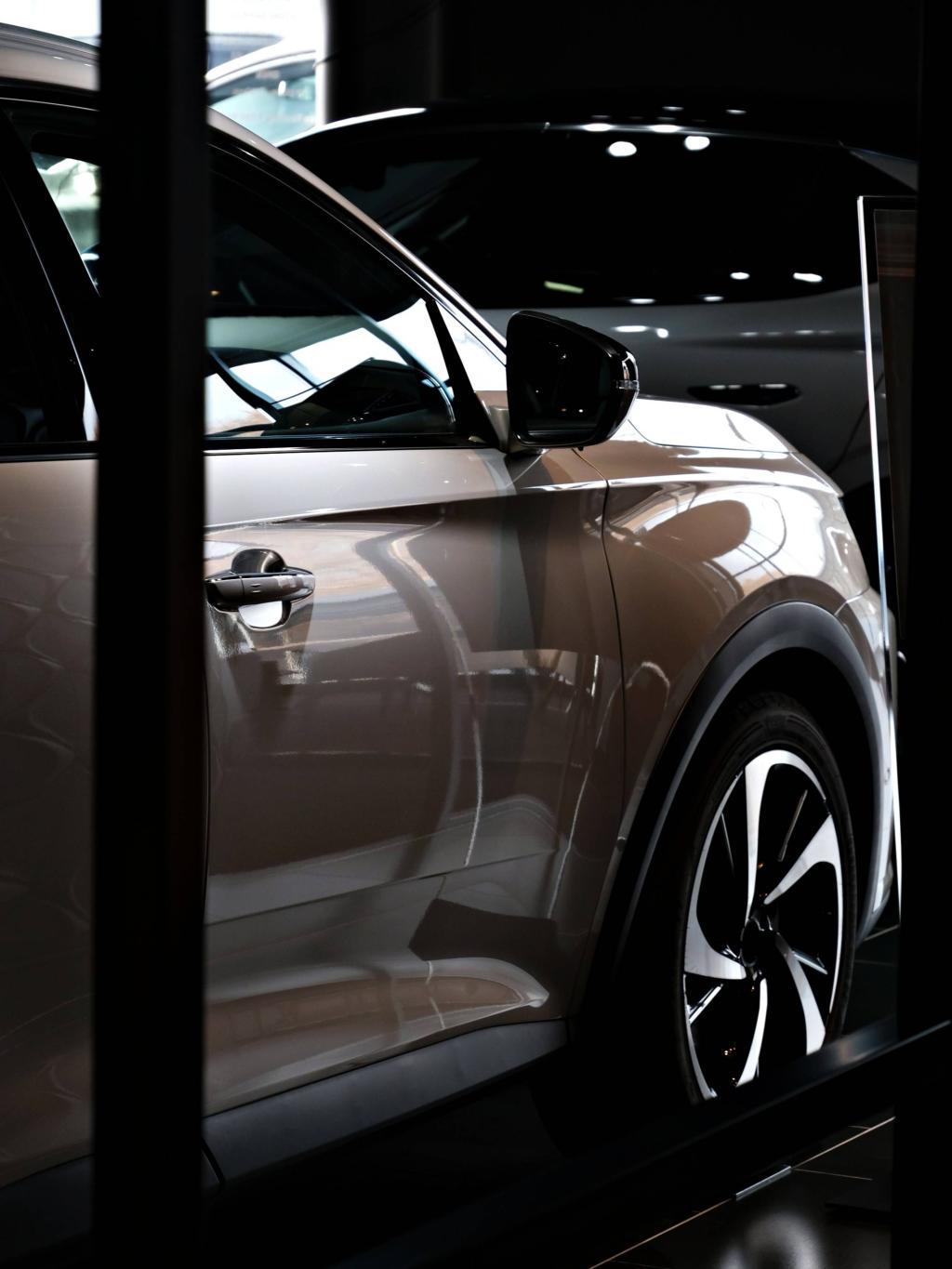 ShowroomPhotoCollection.  DS7 OPERA E-TENSE 4×4 Pearl Gray Edition.