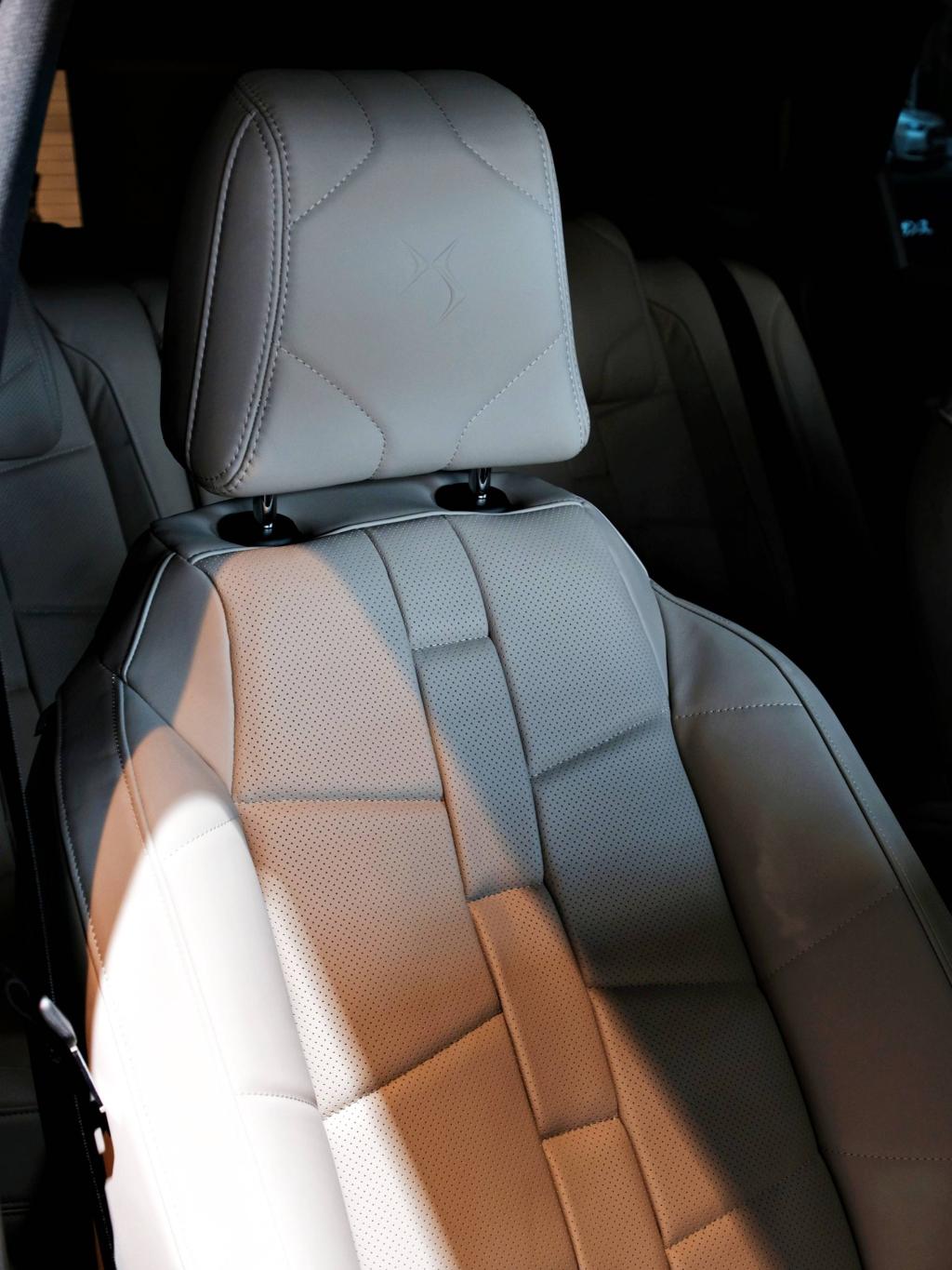 ShowroomPhotoCollection.  DS7 OPERA E-TENSE 4×4 Pearl Gray Edition.