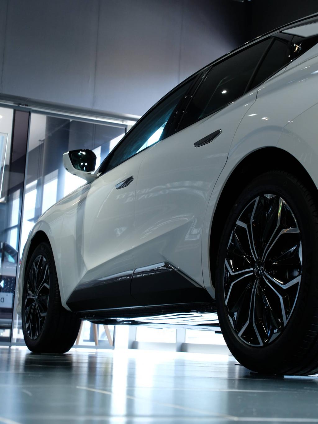  DS4 ETOILE Champs Élysées ”Showroom Photo Collection”　エクステリア編