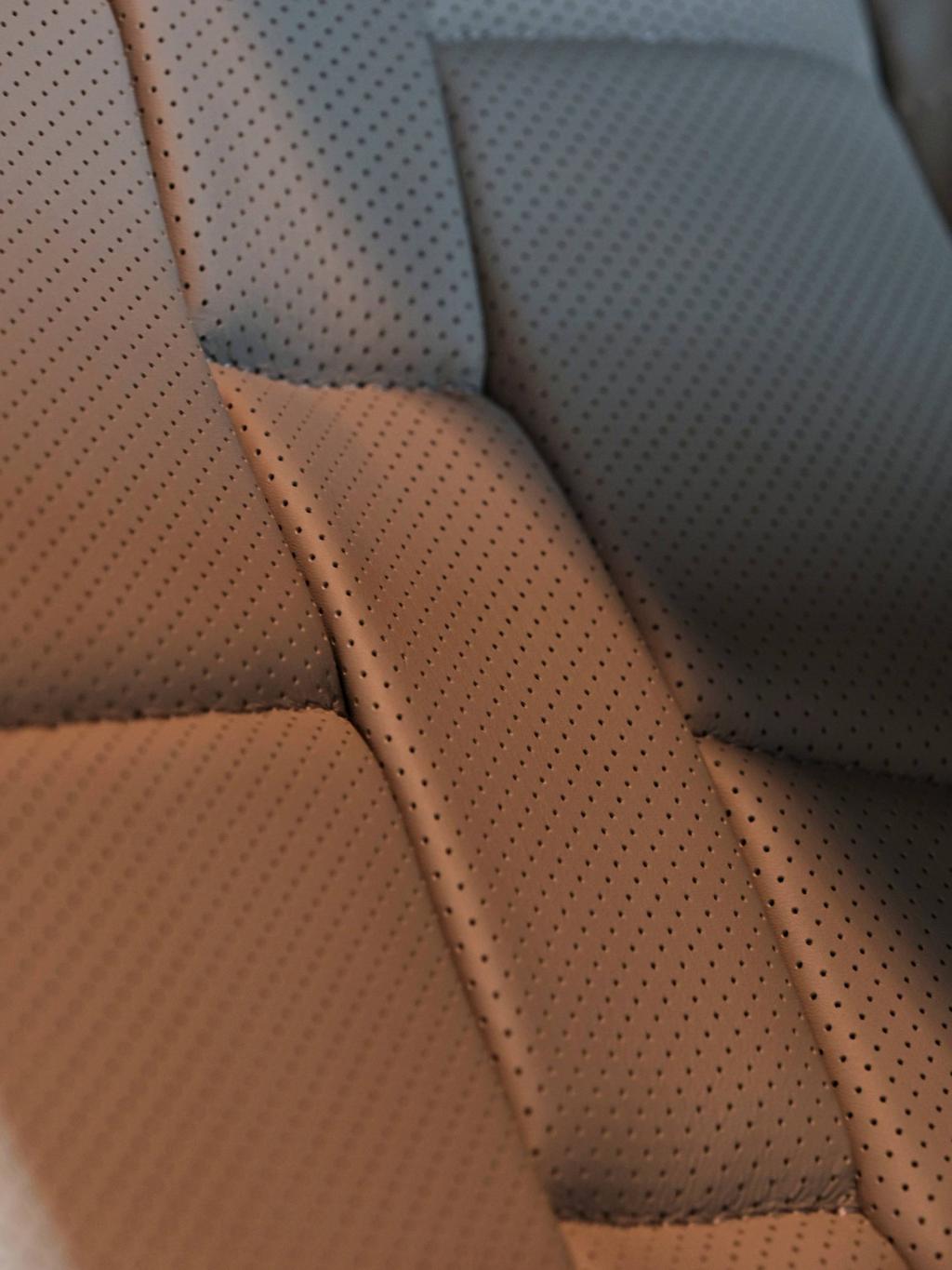 ShowroomPhotoCollection.  DS7 OPERA E-TENSE 4×4 Pearl Gray Edition.